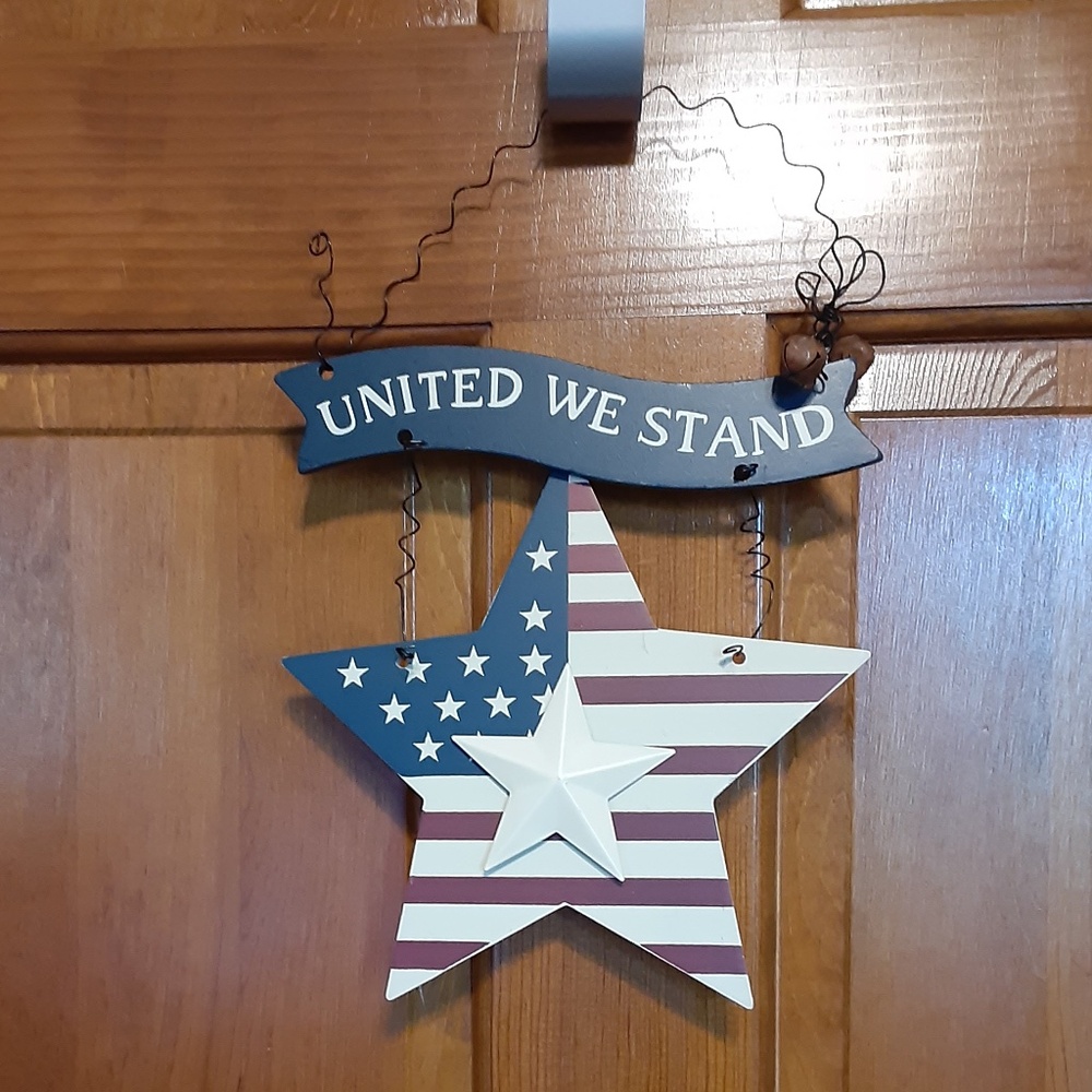 Americana United We Stand Decor